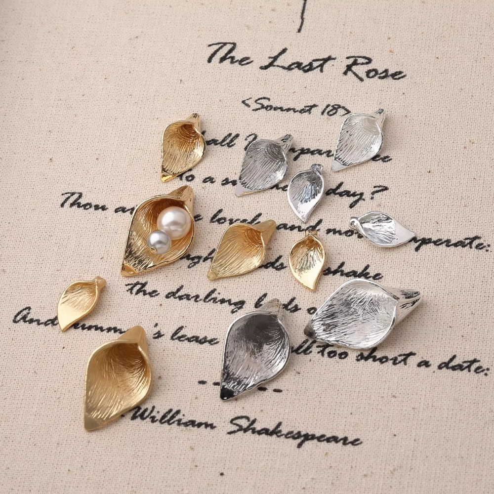 Pendientes con dijes de flores - Musical Instrument Jewelry reseña y precio