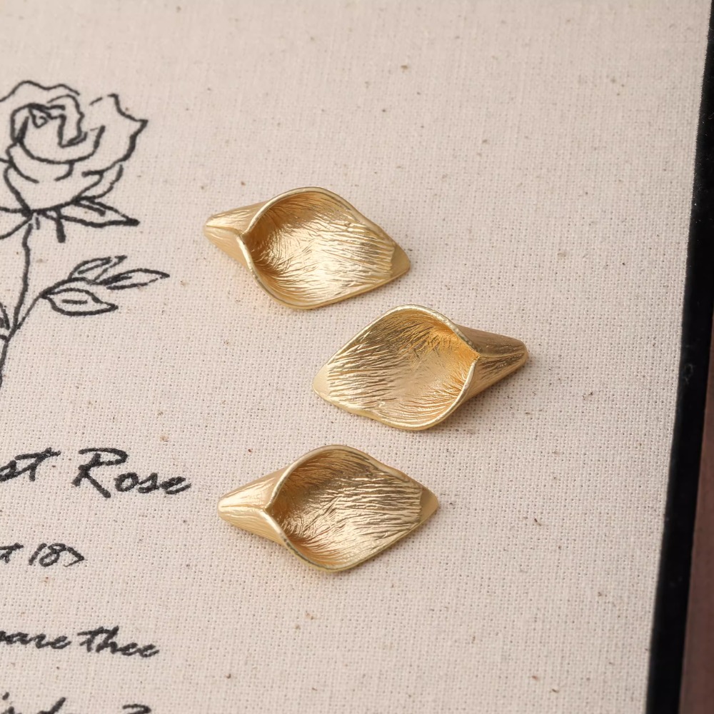 Pendientes con dijes de flores - Musical Instrument Jewelry reseña y precio