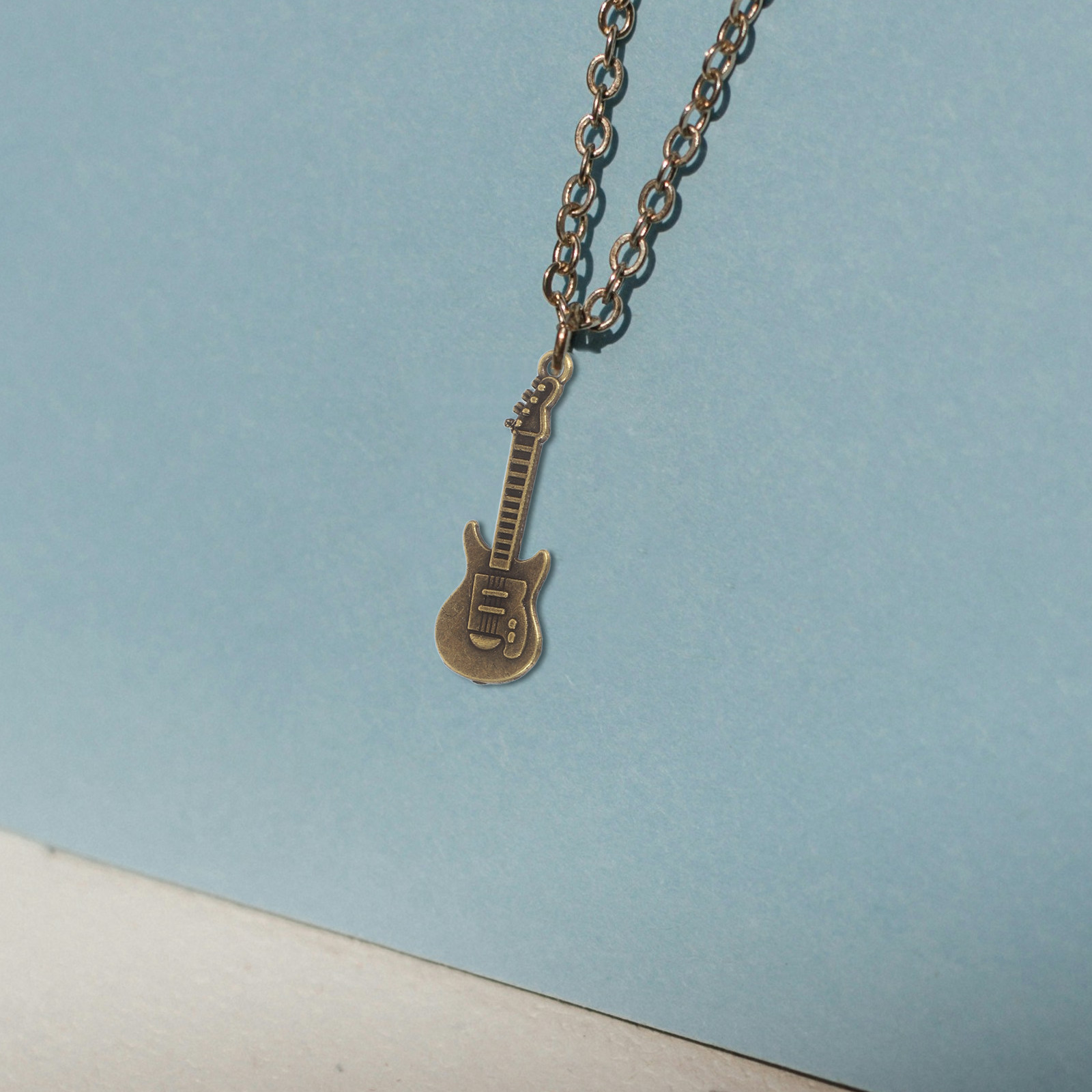 50 Piezas de Colgantes de Guit - Musical Instrument Jewelry reseña y precio